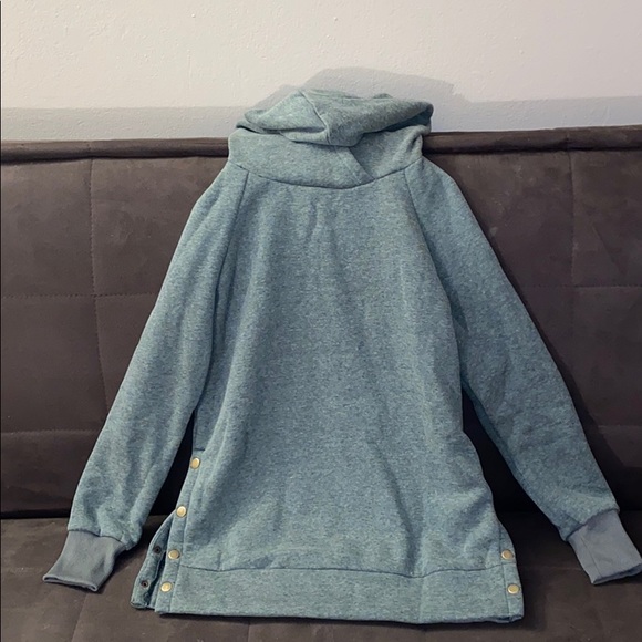 !•SOLD•! Green raglan hoodie - Picture 4 of 10